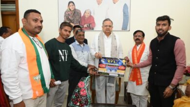 राजनांदगांव फुटबॉल लीग के पदाधिकारियों ने विस अध्यक्ष डॉ. रमन से की मुलाकात