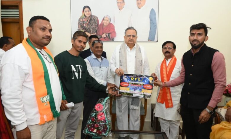 राजनांदगांव फुटबॉल लीग के पदाधिकारियों ने विस अध्यक्ष डॉ. रमन से की मुलाकात