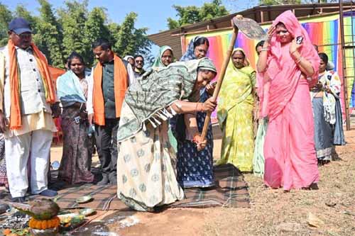 मंत्री राजवाड़े ने दो सड़क निर्माण कार्यों का किया भूमिपूजन