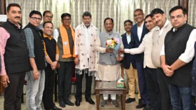 नई गाइडलाइन दरों पर प्रतिनिधिमंडल ने CM से की मुलाकात नई गाइडलाइन दरों पर प्रतिनिधिमंडल ने CM से की मुलाकात