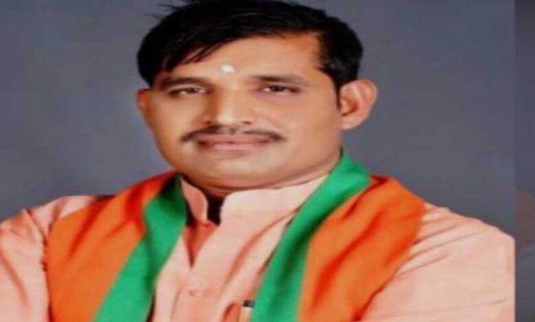 भगत सिंह कुशवाहा सहित तीन गिरफ्तार, कुशवाहा भवन पर कब्जा का मामला भगत सिंह कुशवाहा सहित तीन गिरफ्तार, कुशवाहा भवन पर कब्जा का मामला