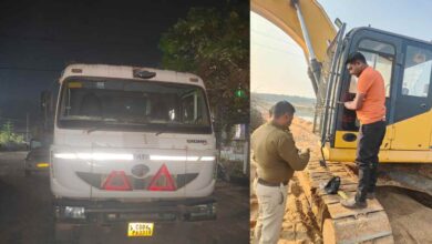 अवैध रेत खनन पर छापा, मशीनें और वाहन जब्त