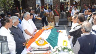 पंचतत्व में विलीन हुए विनोद कुमार शुक्ल, पुत्र शाश्वत ने दी मुखाग्नि