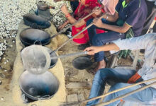 धान से आगे सोच : मखाना खेती से बदलेगी धमतरी की ग्रामीण महिलाओं की आर्थिक तस्वीर