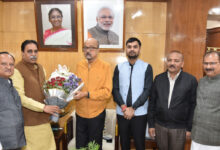 राज्यपाल डेका से विधायक मूणत ने की सौजन्य भेंट