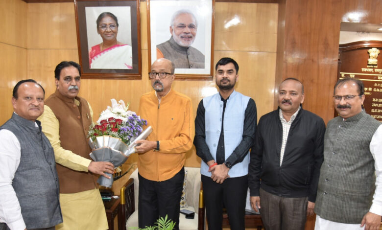 राज्यपाल डेका से विधायक मूणत ने की सौजन्य भेंट राज्यपाल डेका से विधायक मूणत ने की सौजन्य भेंट