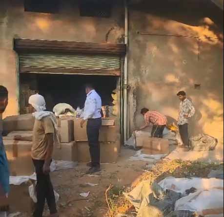 ब्रांडेड के नाम पर नकली सिगरेट बिक्री का भांडाफोड़, भारी मात्रा में सिगरेड बरामद ब्रांडेड के नाम पर नकली सिगरेट बिक्री का भांडाफोड़, भारी मात्रा में सिगरेड बरामद