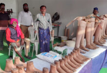 जयपुर पैर व कृत्रिम हाथ का अस्थायी वर्कशॉप तैयार – लखनऊ व इंदौर की टीमें पहुंची