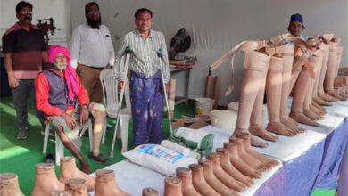 जयपुर पैर व कृत्रिम हाथ का अस्थायी वर्कशॉप तैयार – लखनऊ व इंदौर की टीमें पहुंची