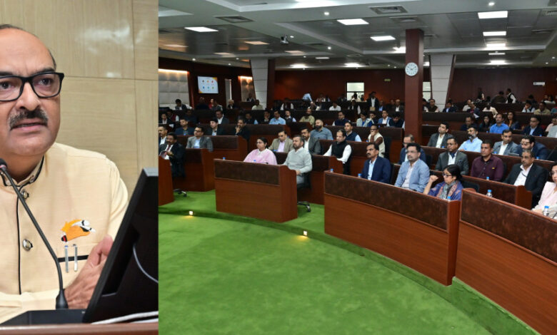 मुख्य सचिव की अध्यक्षता में राज्य की विभिन्न योजनाओं की समीक्षा की गई मुख्य सचिव की अध्यक्षता में राज्य की विभिन्न योजनाओं की समीक्षा की गई