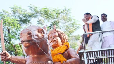 मुख्यमंत्री साय ने जयस्तंभ चौक में किया शहीद वीर नारायण सिंह के त्याग और संघर्ष का स्मरण