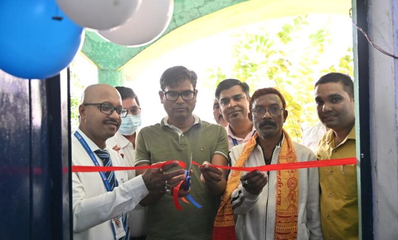 वित्तमंत्री ने स्मार्ट क्लासरूम व आधुनिक लाइब्रेरी का किया लोकार्पण