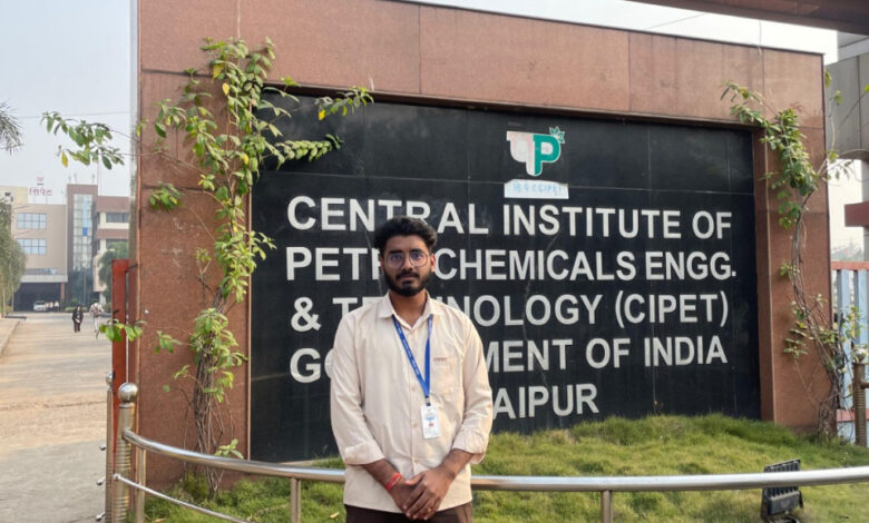 सपनों को मिली नई उड़ा, आर्थिक सहयोग से भूषण की उच्च शिक्षा का मार्ग प्रशस्त हुआ सपनों को मिली नई उड़ा, आर्थिक सहयोग से भूषण की उच्च शिक्षा का मार्ग प्रशस्त हुआ