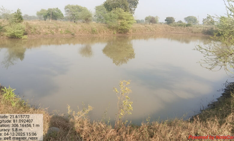 डबरी निर्माण से बढ़ा जल संरक्षण, ग्रामीणों के लिए खुल रहे आय के नए रास्ते डबरी निर्माण से बढ़ा जल संरक्षण, ग्रामीणों के लिए खुल रहे आय के नए रास्ते