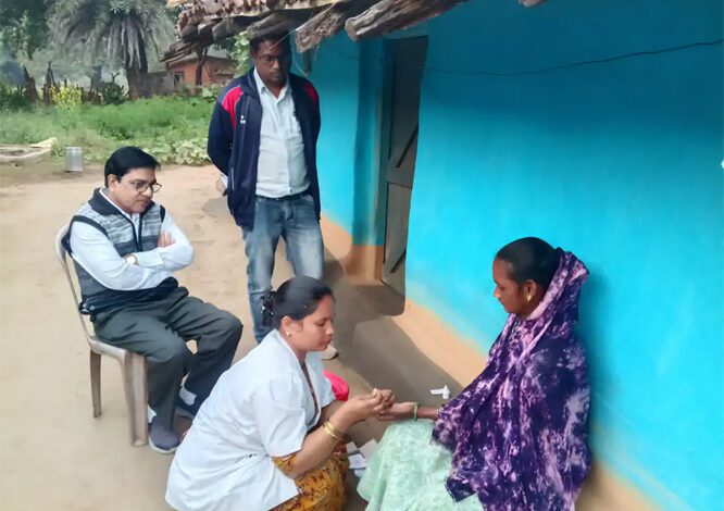 मलेरिया मुक्त छत्तीसगढ़ अभियान में घर-घर पहुंचकर की जा रही मलेरिया की जांच मलेरिया मुक्त छत्तीसगढ़ अभियान में घर-घर पहुंचकर की जा रही मलेरिया की जांच