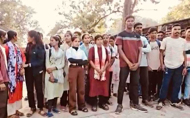 बेरोजगार युवक-युवतियों ने सीआरपीएफ भर्ती में अनियमितताओं का लगाया आरोप