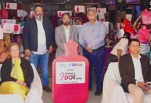 विशेषज्ञों ने महिलाओं को सेल्फ-ब्रेस्ट एग्जाम सिखाया, ब्रेस्ट कैंसर के बारे में बताया