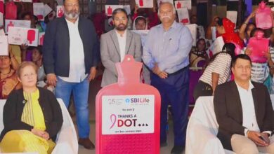 विशेषज्ञों ने महिलाओं को सेल्फ-ब्रेस्ट एग्जाम सिखाया, ब्रेस्ट कैंसर के बारे में बताया