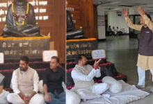 गांधी प्रतिमा के सामने आकाश बैठे उपवास पर, सभापति भी पहुंचे