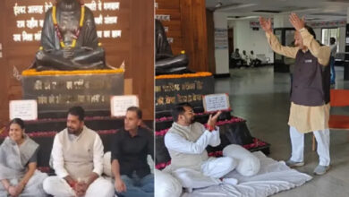गांधी प्रतिमा के सामने आकाश बैठे उपवास पर, सभापति भी पहुंचे