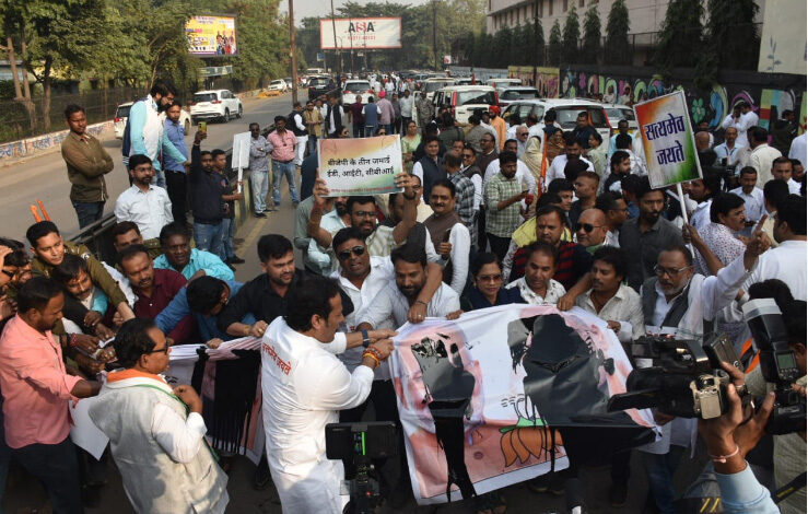 भाजपा कार्यालय घेराव करने जा रहे कांग्रेसियों के साथ पुलिस की झूमाझटकी