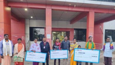 तीन परिवारों को मिला प्रधानमंत्री बीमा योजना का सहारा : बीमा राशि का किया गया भुगतान