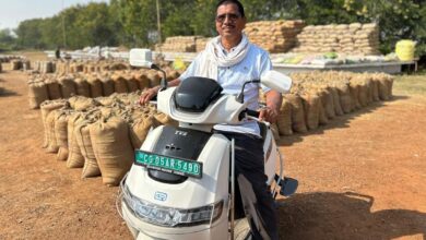 किसान हंसराज की मेहनत ने बदली रफ्तार, ई-स्कूटी बनी समृद्धि की पहचान किसान हंसराज की मेहनत ने बदली रफ्तार, ई-स्कूटी बनी समृद्धि की पहचान