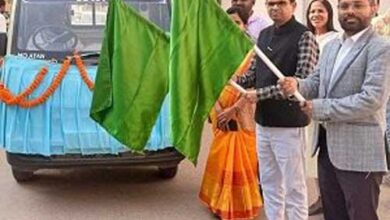 कलेक्टर ने दीनदयाल अंत्योदय योजना नई चेतना 4.0 जेंडर रथ को हरी झण्डी दिखाकर किया रवाना कलेक्टर ने दीनदयाल अंत्योदय योजना नई चेतना 4.0 जेंडर रथ को हरी झण्डी दिखाकर किया रवाना