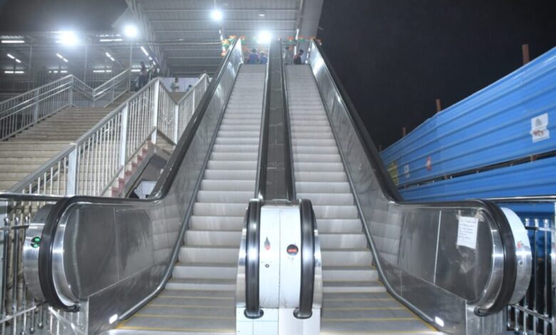 रेलवे स्टेशनों, परिसरों में ऊर्जा बचत के साथ उचित प्रकाश व्यवस्था रेलवे स्टेशनों, परिसरों में ऊर्जा बचत के साथ उचित प्रकाश व्यवस्था