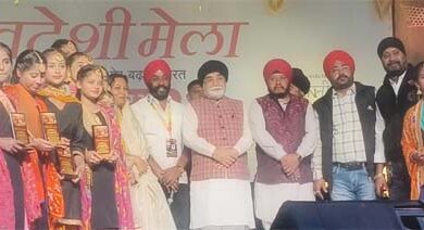 स्वदेशी मेले में सिक्ख समाज की भव्य प्रस्तुति, गतका के शौर्य प्रदर्शन ने मोहा जनमानस स्वदेशी मेले में सिक्ख समाज की भव्य प्रस्तुति, गतका के शौर्य प्रदर्शन ने मोहा जनमानस