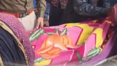 कार की टक्कर से सहायक शिक्षक की मौत, दो बच्चे घायल कार की टक्कर से सहायक शिक्षक की मौत, दो बच्चे घायल