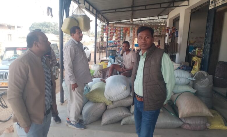 मडगांव में किराना दुकान से 200 बोरी धान जब्त