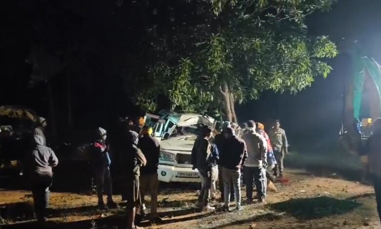 सूरजपुर में बोलेरो हादसा एक मृत चार गंभीर घायल