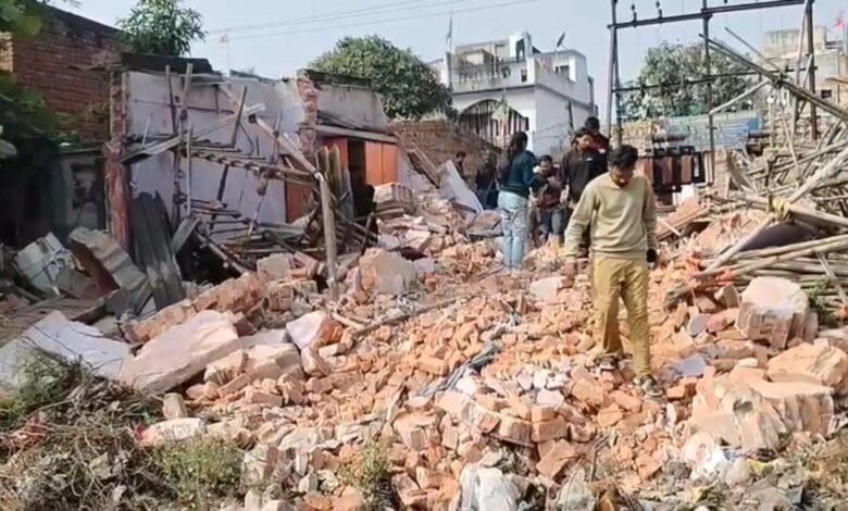 भिलाई गोलीकांड आरोपी का अवैध कब्जा हटाया भिलाई गोलीकांड आरोपी का अवैध कब्जा हटाया