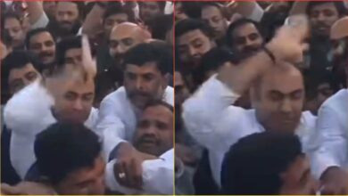 कांग्रेस नेता ने यूथ कार्यकर्ता को थप्पड़ मारा वीडियो वायरल