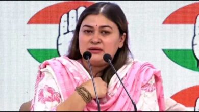 मनरेगा पर विवाद कांग्रेस ने मोदी सरकार पर लगाया योजनाओं को खत्म करने का आरोप