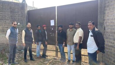 बकाया कर नहीं भरा, रायपुर जोन-10 में निगम ने की सख्त कार्रवाई