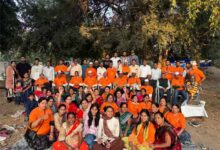 प्रदेश के सांस्कृतिक धरोहर मदकू द्वीप की सफाई कर कुनबी समाज ने दिया स्वच्छता व पर्यावरण संरक्षण का संदेश