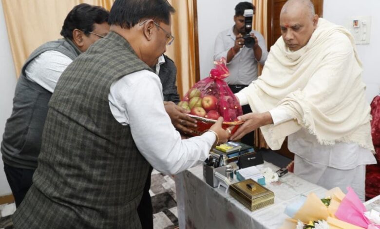 मुख्यमंत्री साय ने अघोर गुरुपीठ में की पूजा-अर्चना, प्रदेश की सुख-समृद्धि के लिए की प्रार्थना