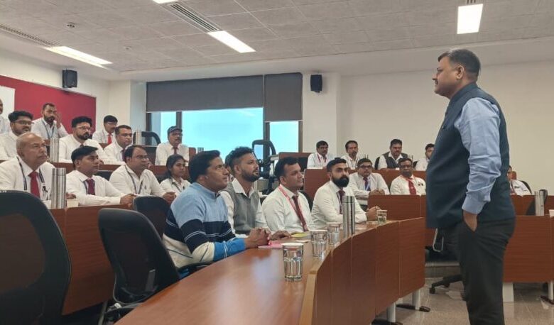 यात्रियों की संतुष्टि ही मुख्य ध्येय आपकी रेल सेवा का होना चाहिए – त्रिवेदी