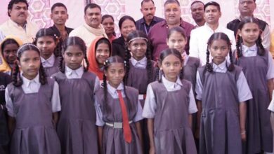 मंत्री अग्रवाल ने किया स्कूल भवन का भूमि पूजन, मौके पर ही स्वीकृत की 20 लाख मंत्री अग्रवाल ने किया स्कूल भवन का भूमि पूजन, मौके पर ही स्वीकृत की 20 लाख