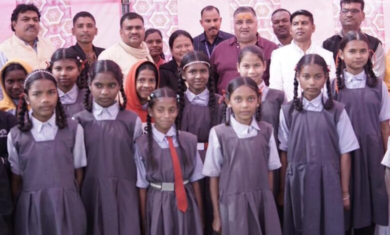 मंत्री अग्रवाल ने किया स्कूल भवन का भूमि पूजन, मौके पर ही स्वीकृत की 20 लाख मंत्री अग्रवाल ने किया स्कूल भवन का भूमि पूजन, मौके पर ही स्वीकृत की 20 लाख