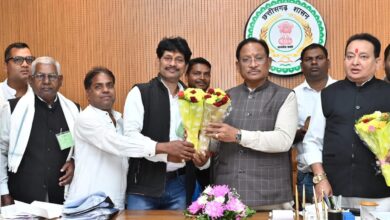 मुख्यमंत्री से सतनाम पंथ के पदाधिकारियों ने की सौजन्य मुलाकात मुख्यमंत्री से सतनाम पंथ के पदाधिकारियों ने की सौजन्य मुलाकात