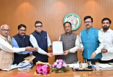 मुख्यमंत्री से सीएआईटी प्रतिनिधियों की सौजन्य मुलाकात, स्वदेशी संकल्प यात्रा में शामिल होने का दिया आमंत्रण