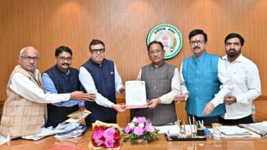 मुख्यमंत्री से सीएआईटी प्रतिनिधियों की सौजन्य मुलाकात, स्वदेशी संकल्प यात्रा में शामिल होने का दिया आमंत्रण मुख्यमंत्री से सीएआईटी प्रतिनिधियों की सौजन्य मुलाकात, स्वदेशी संकल्प यात्रा में शामिल होने का दिया आमंत्रण