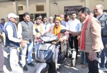 दिव्यांग नेमी सिंह को उपमुख्यमंत्री शर्मा ने प्रदान की पेट्रोल चलित स्कूटी