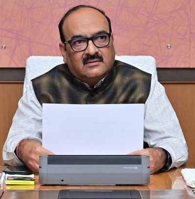 आधार कार्ड सभी को उपलब्ध करायें : मुख्य सचिव विकासशील