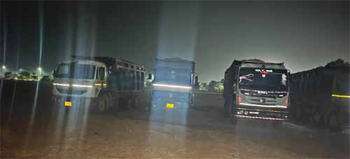 रातभर नाकेबंदी कर खनिज विभाग ने 8 हाईवा किए जब्त