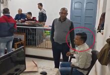 एडिशनल कलेक्टर का स्टेनो 5 हजार की रिश्वत लेते गिरफ्तार एडिशनल कलेक्टर का स्टेनो 5 हजार की रिश्वत लेते गिरफ्तार