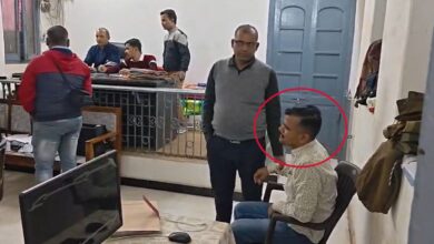 एडिशनल कलेक्टर का स्टेनो 5 हजार की रिश्वत लेते गिरफ्तार एडिशनल कलेक्टर का स्टेनो 5 हजार की रिश्वत लेते गिरफ्तार